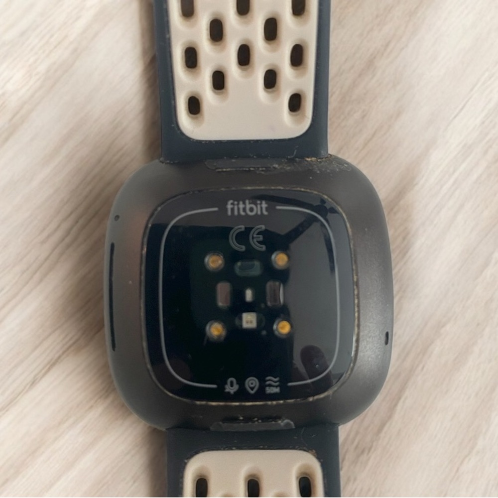 Fitbit Versa 3 Fitness Tracker Smartwatch - Picture 3 of 5